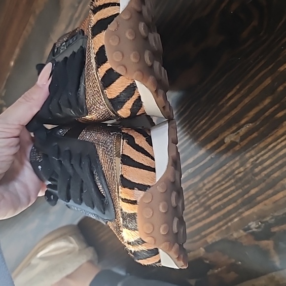 Michael Kors Sneakers - Picture 7 of 10